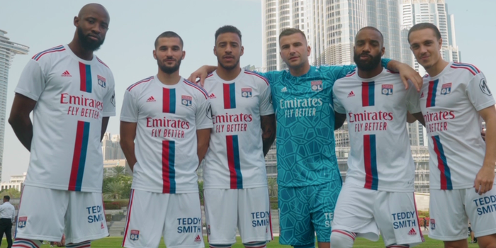 AC Milan, Arsenal ve Olympique Lyonnais’li oyuncular, Dubai’de Emirates’in “sokak” futbolu ile birbirlerine meydan okudular
