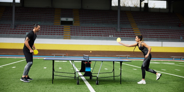 Futbolun kadın efsanesi Nadia Nadim ile Zlatan Ibrahimović H&M Move için birlikte oynuyor
